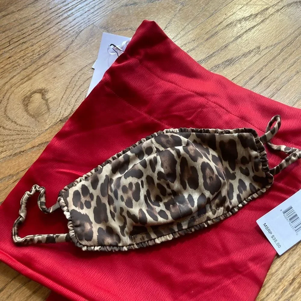 WAYF Mask & Carrying Bag 4-Piece Set, Red/Leopard/Black New With Tag